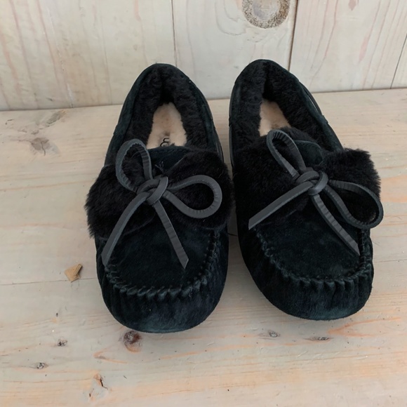 UGG DAKOTA DOUBLE BOW SLIPPERS - Picture 6 of 8